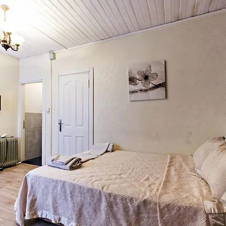 Guest house Karen Apart 2*